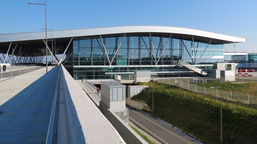 Santiago-Rosalia de Castro Airport